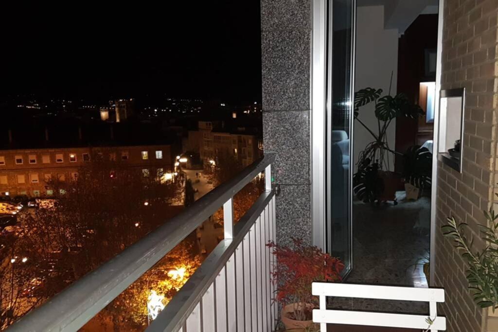 Amplio Y Luminoso Piso En El Centro De Оуренсе Екстериор снимка